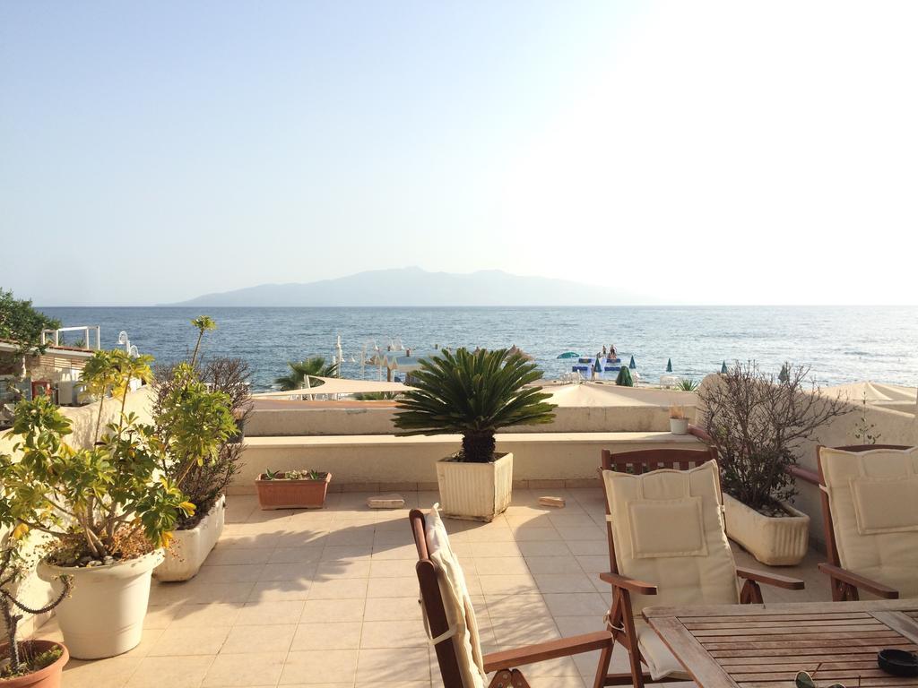 Apartments Wonderful Bay Саранде Стая снимка